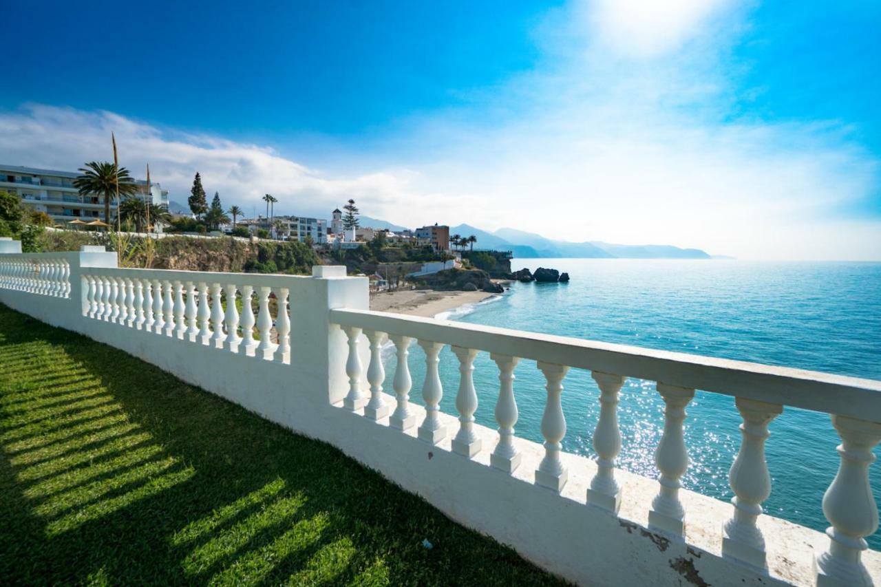 Palmeras 80 Menyber Nerja Luaran gambar